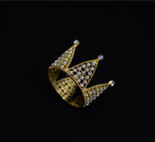 CHINESE WAREHOUSE Metal And Plastic Crown For Decorative Cup