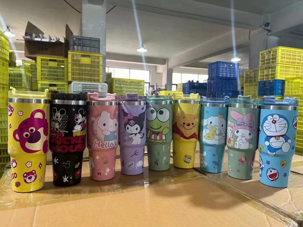 CHINESE WAREHOUSE 30oz Disney Pattern Tumbler with Handle