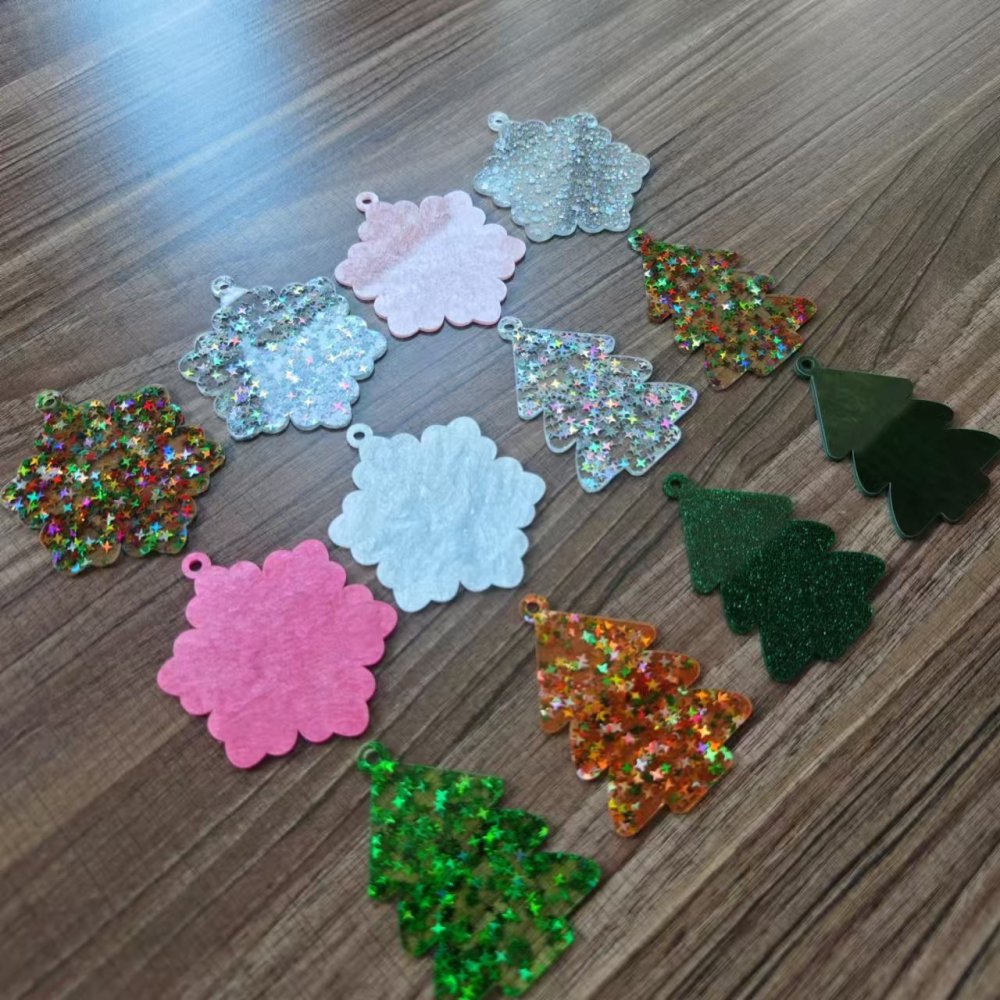 CHINESE WAREHOUSE 3" Acrylic Shimmer Chrismas Pendant