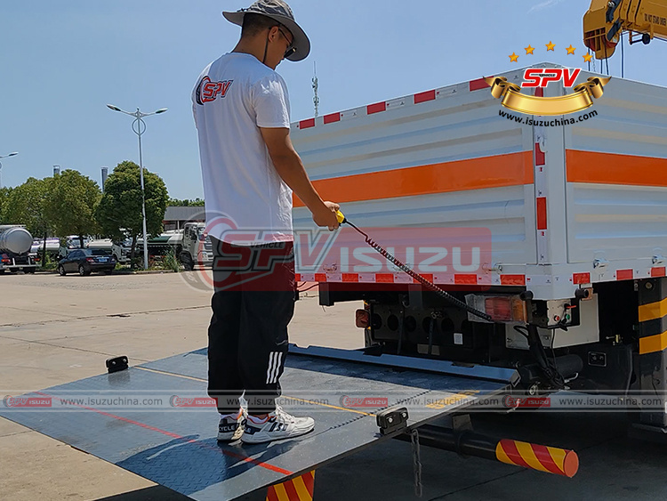 SPV Isuzuchina - Crane Truck ISUZU - Operating Tailgate