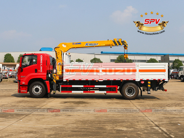 Cargo Truck With Crane ISUZU