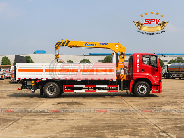 Cargo Truck With Crane ISUZU