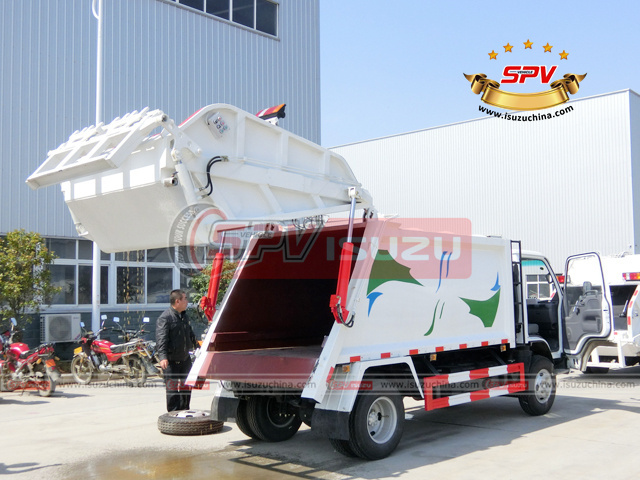 Trash Compactor Truck ISUZU