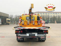 Road Wrecker With Crane