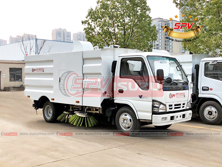 SPV Isuzuchina - Street Sweeper Machine ISUZU - Right Front Side View