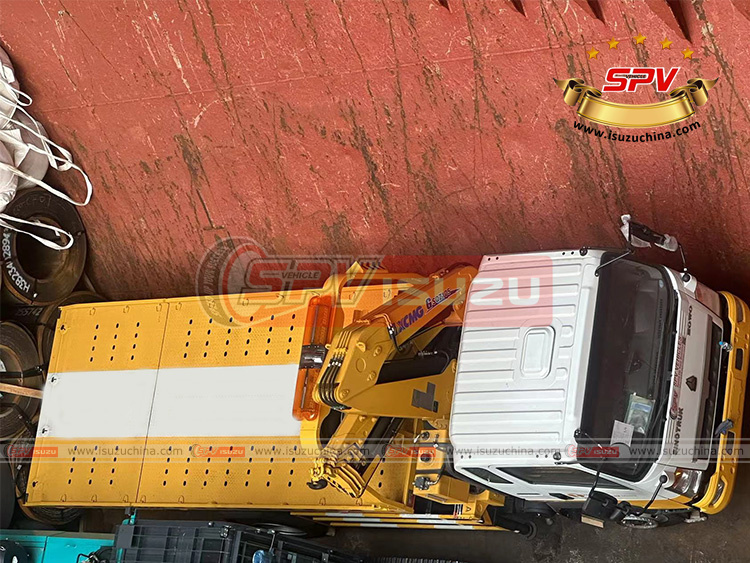 SPV Isuzuchina - Road Wecker Truck With Crane -Right Front Side View
