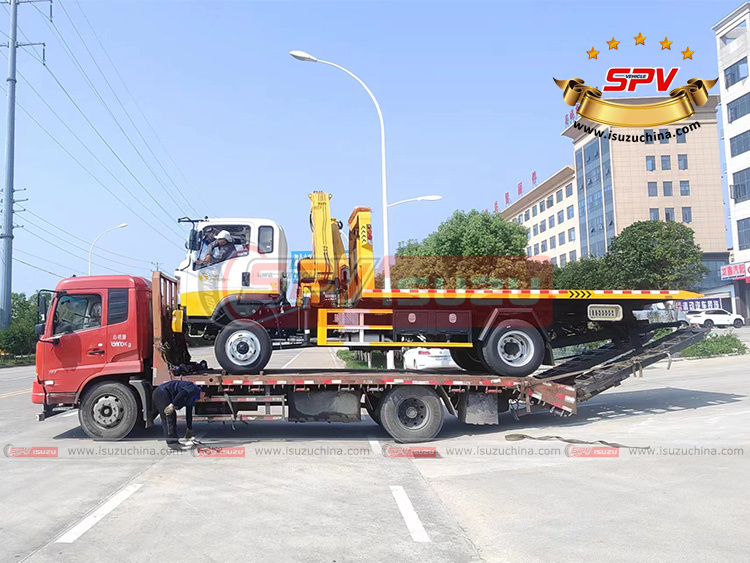 SPV Isuzuchina - Road Wecker Truck is Loading