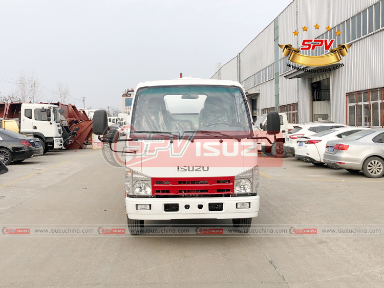 SPV Isuzuchina - 4,000L Waste Water Disposal Truck ISUZU - Front Side View