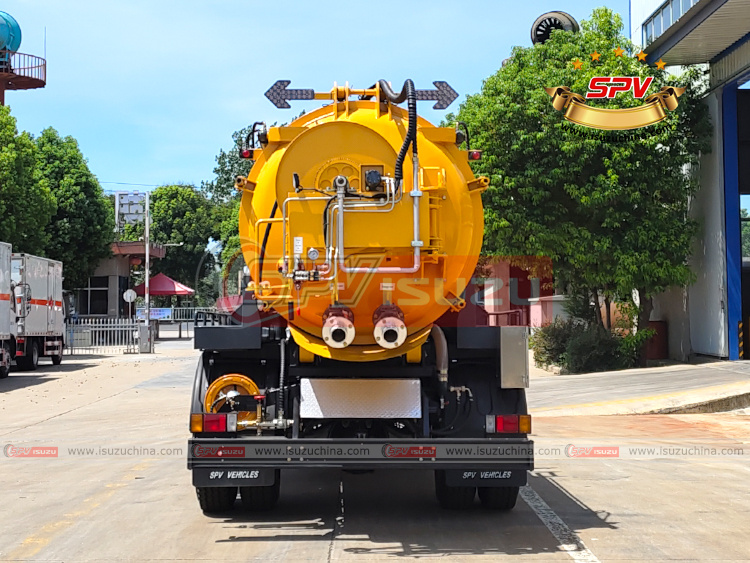 SPV Isuzuchina - 8,000L Vacuum Jetting Water Truck ISUZU - Rear Side View