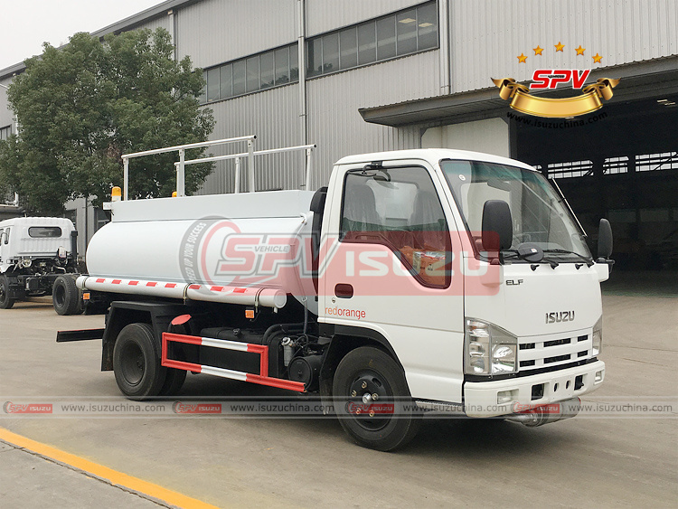 SPV Isuzuchina - 2,000L Refueler Tank Truck ISUZU - Right Front Side Vie