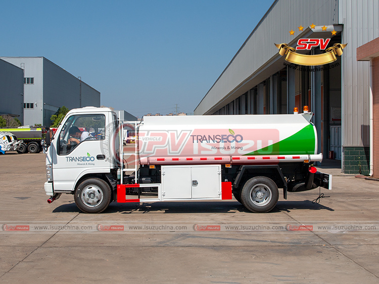 SPV Isuzuchina - 4,000L Petroleum Carrying Truck ISUZU - Left Side View