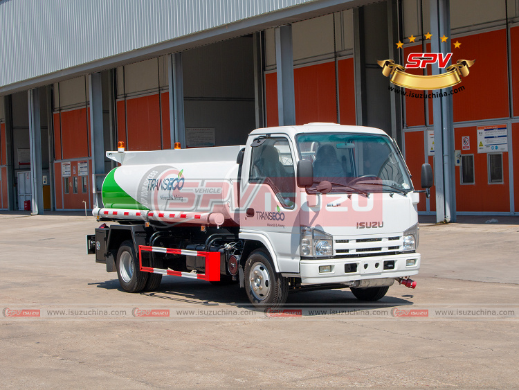 SPV Isuzuchina - 4,000L Fule Transporting Truck ISUZU - Right Front Side View