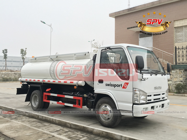 SPV Isuzuchina - 4,000L Stainless Steel Fuel Tank Truck ISUZU - Right Front Side View