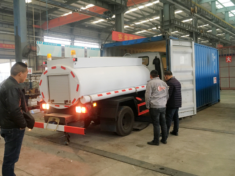 SPV Isuzuchina - 2,000L Mini Fuel Bowser Tanker ISUZU - Loading - 2