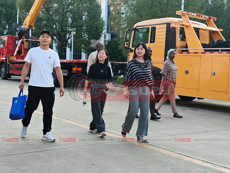 SPV-Isuzuchina-Accompany The Client to visit SPV's Factory