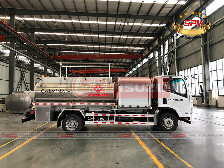Isuzuchina - 5,000L Refueling Tank Truck ISUZU - Right Side View