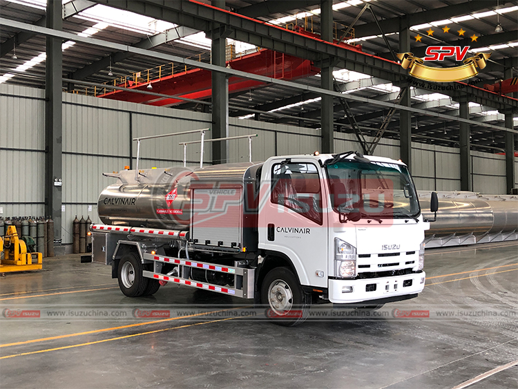 SPV Isuzuchina - 5,000L Refueling Truck ISUZU - Right Front Side View
