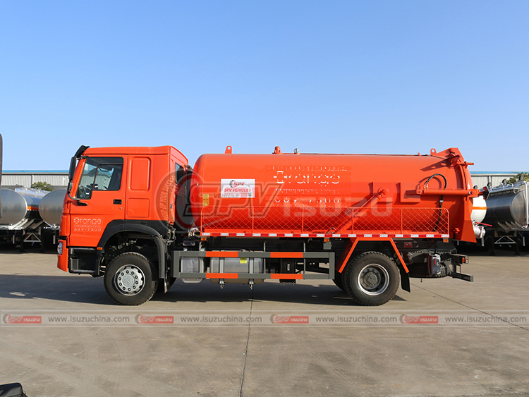 ISUZUCHINA - 12,000 Litres Sewage Vacuum Truck - Left Side View