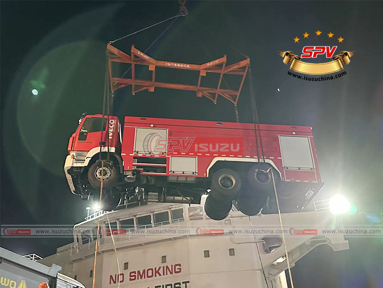 1 unit of fire fighting trucks was loading onto Board in Lianyungang Port -Isuzuchina