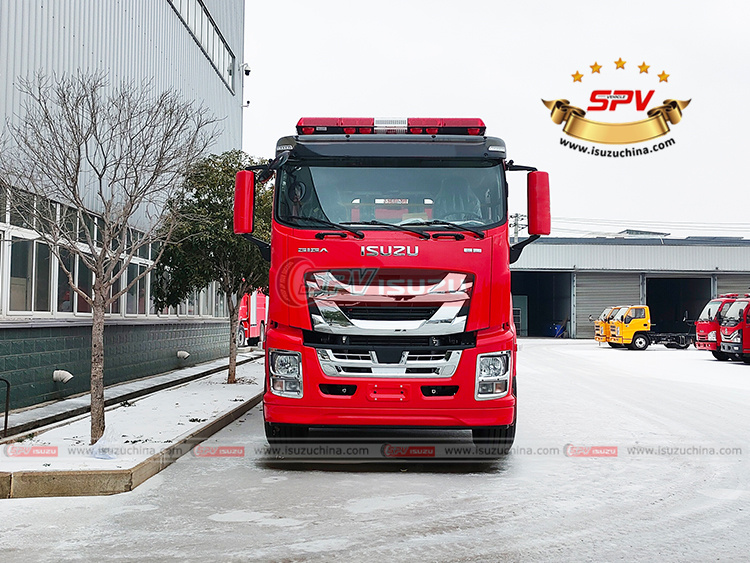 Water Tank Fire Truck ISUZU GIGA - Front Side View