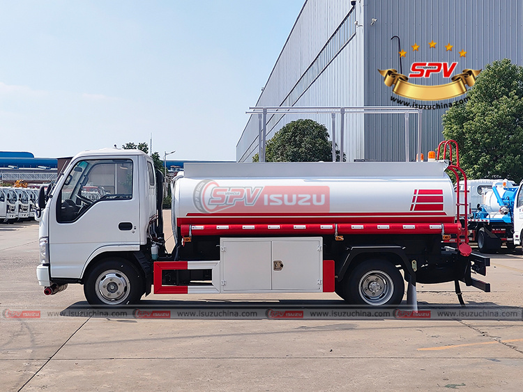 4,000L Fuel Dispensing Truck ISUZU - Left Side View