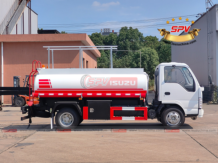 4,000L Oil Dispensing Truck ISUZU - Right Side View
