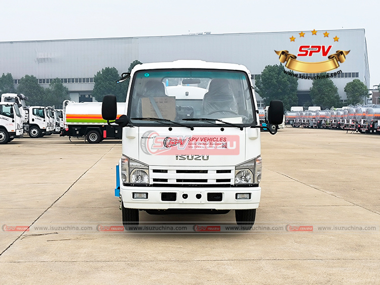 3,000 Litres Water Truck ISUZU - Front Side View