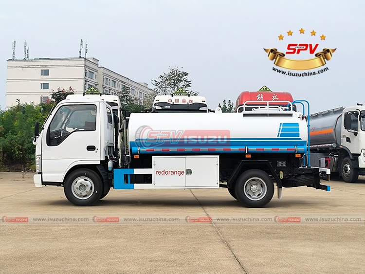 3,000 Litres Water Lorry ISUZU - Left Side View