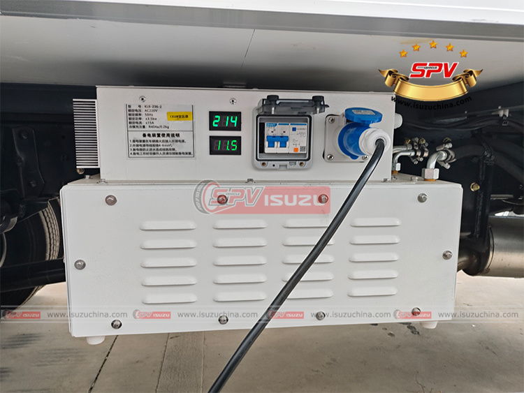 Truck Installed With Refrigerator Unit