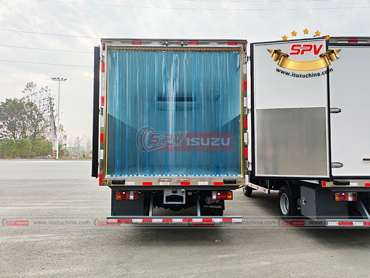 4 Tons Refrigerator Trucks ISUZU - Rear Side View