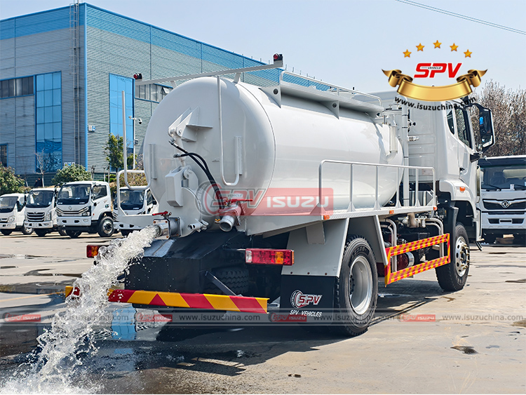  7,000 Litres Sewer Clean Truck Discharging Water Test