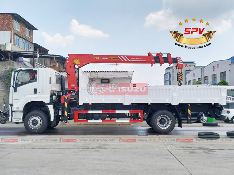 ISUZU GIGA Truck With Loader Crane - Left Side View