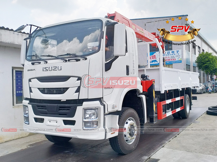 ISUZU GIAGA Cargo Crane Truck - Left Front Side View