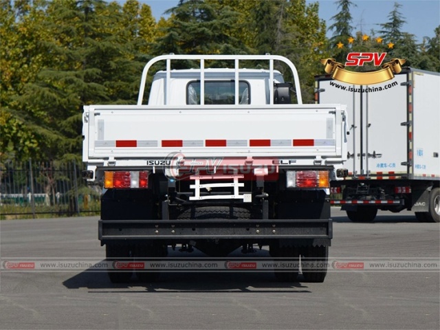 Cargo Hauling Truck ISUZU
