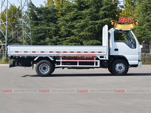 Cargo Hauling Truck ISUZU