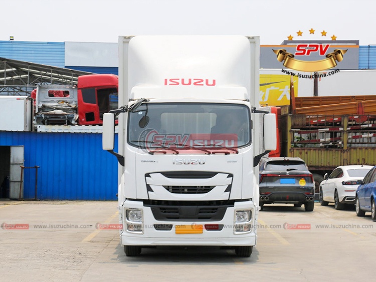 ISUZU GIGA Commercial Truck - Front Side