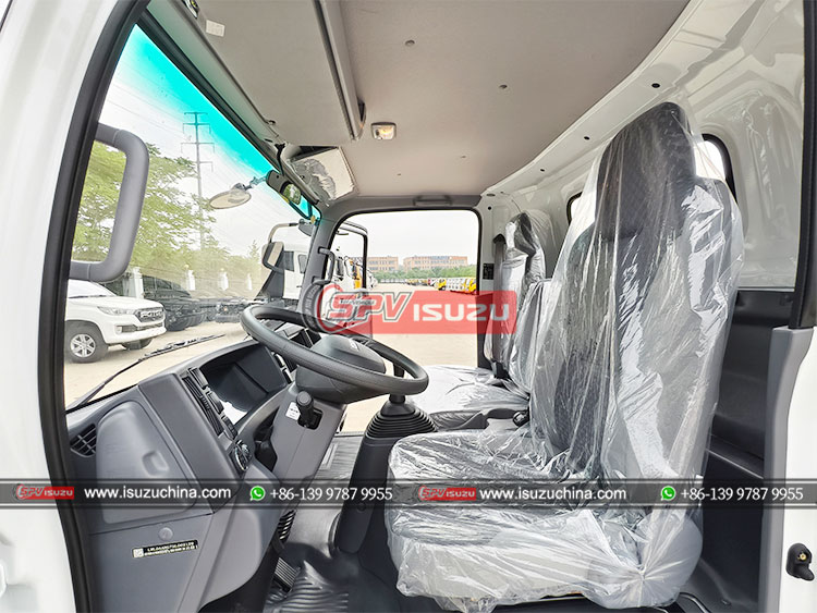 Cabin of ISUZU 700P - Driver Side