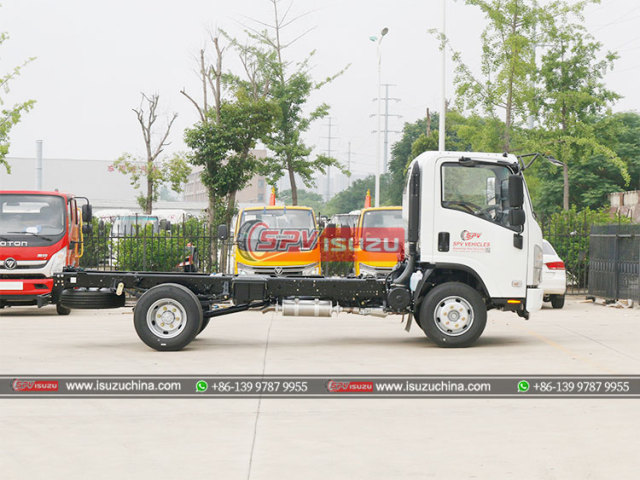 ISUZU 700P Chassis