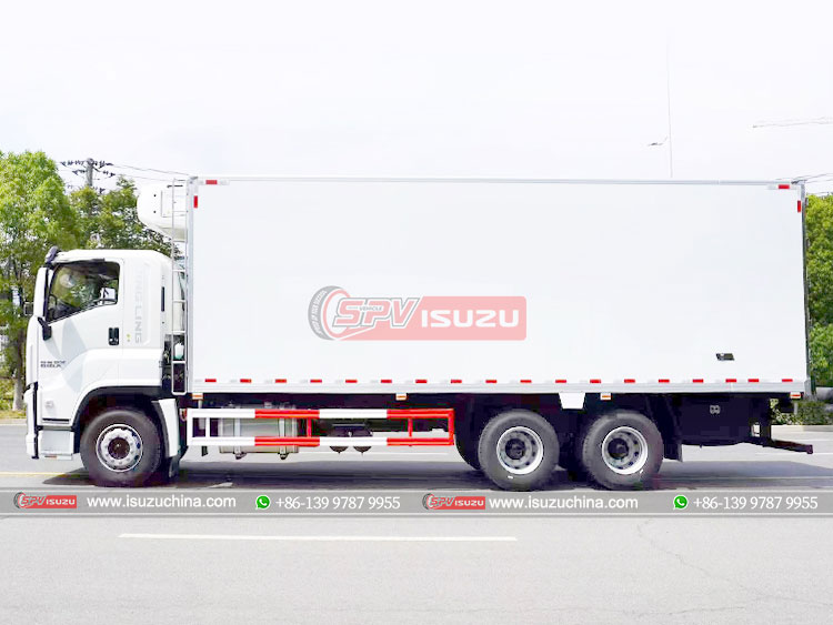 ISUZU Heavy-duty Cooling Truck - Left Side