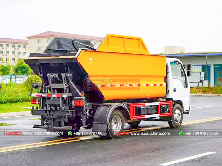 Sealing Garbage Dump Truck ISUZU - Rear Right Side