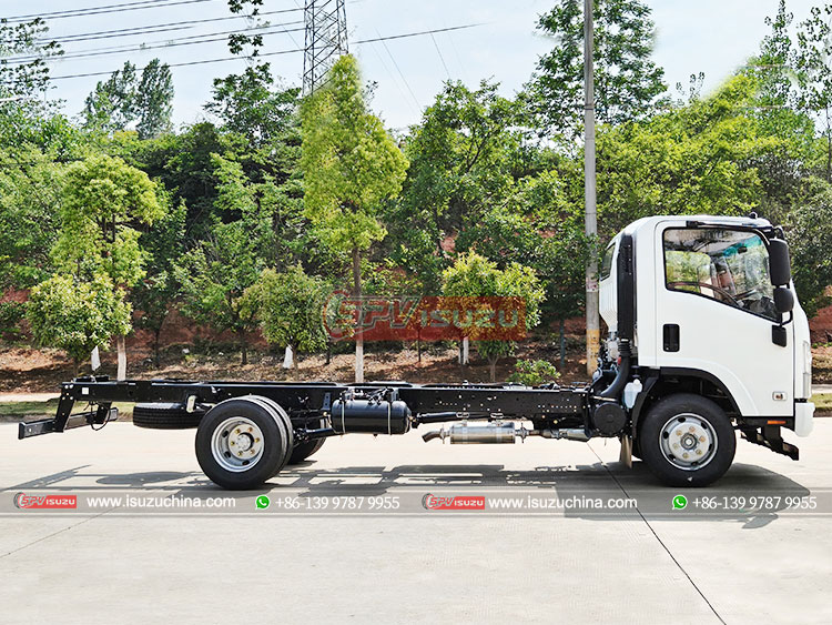 ISUZU 700P 4X2 RHD - Right Side
