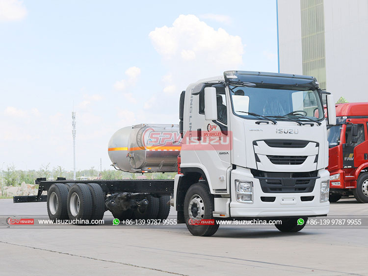 ISUZU GIGA 3-Axles Chassis - Front Right Side