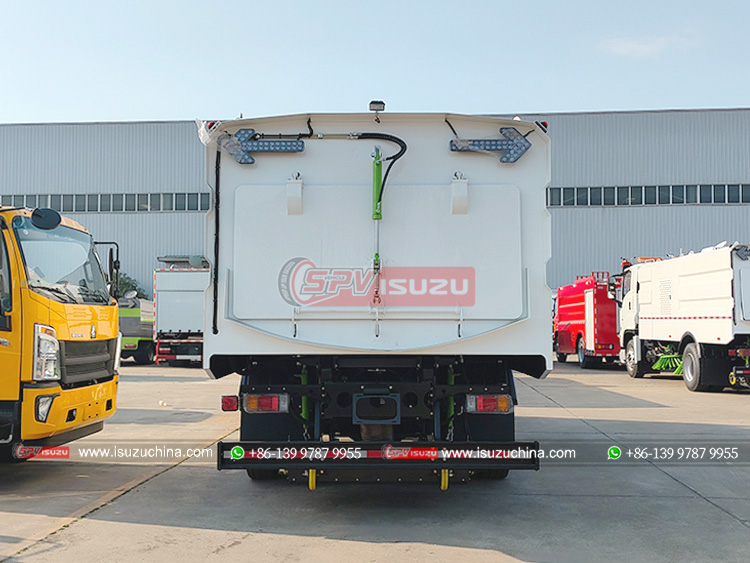 ISUZU GIGA Road Dust Collection Truck - Rear Side