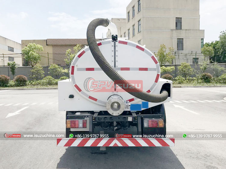 ISUZU 100P Cesspool Cleaning Truck - Rear Side