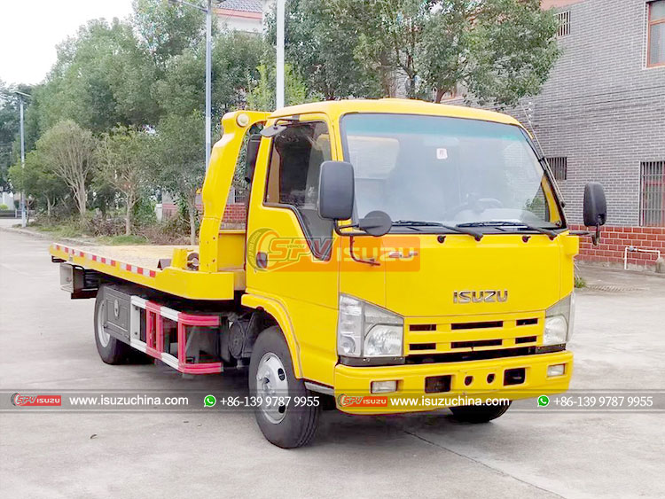 ISUZU 4X2 Light Road Wrecker - Front Right Side