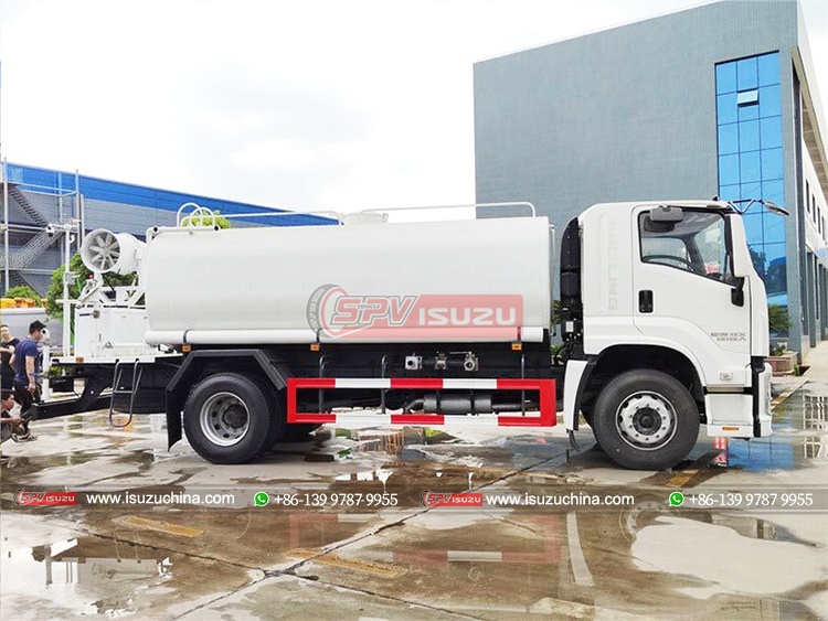 Reduce Dust Truck ISUZU GIGA - Right Side
