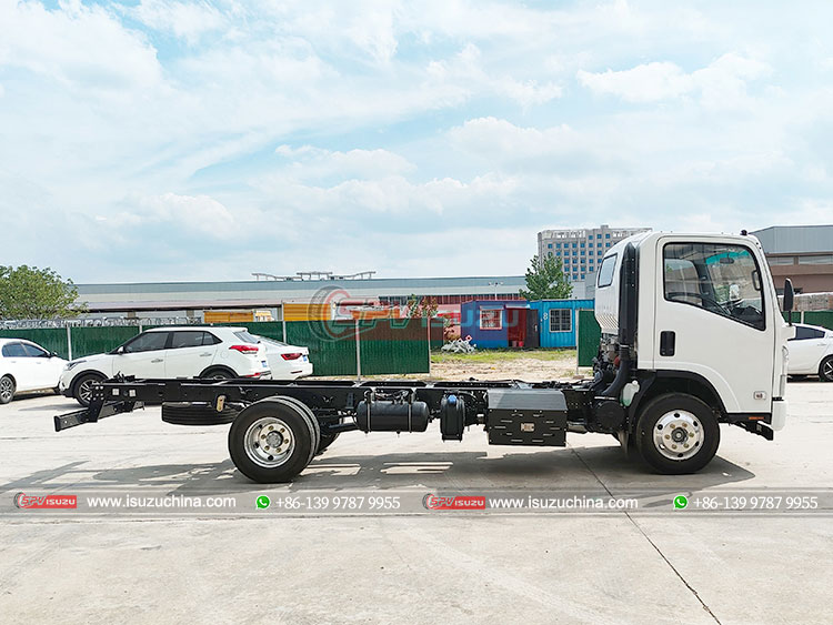 ISUZU Light Truck Chassis - Right Side