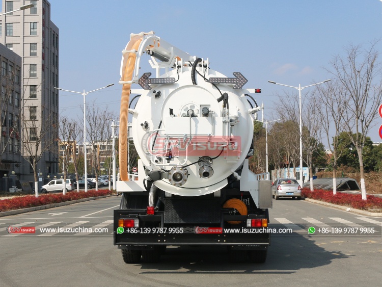 ISUZU 10 Wheels Combined Sewer Cleaning Truck - Rear Side