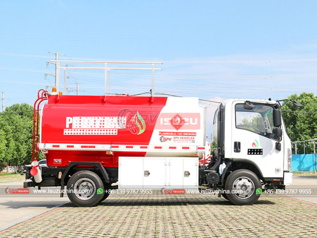 Refueling Truck ISUZU 700P