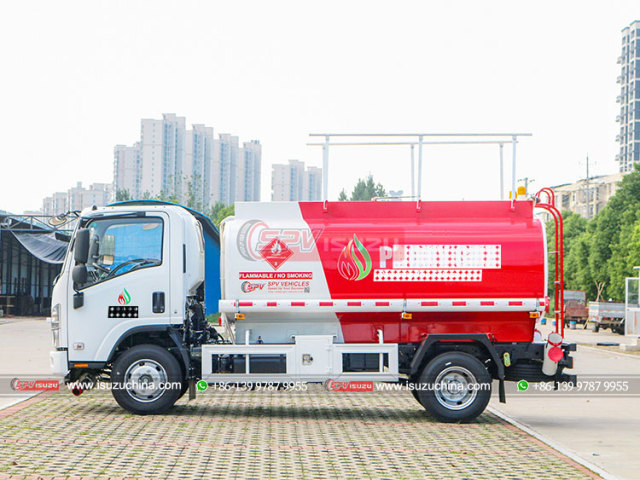 Refueling Truck ISUZU 700P